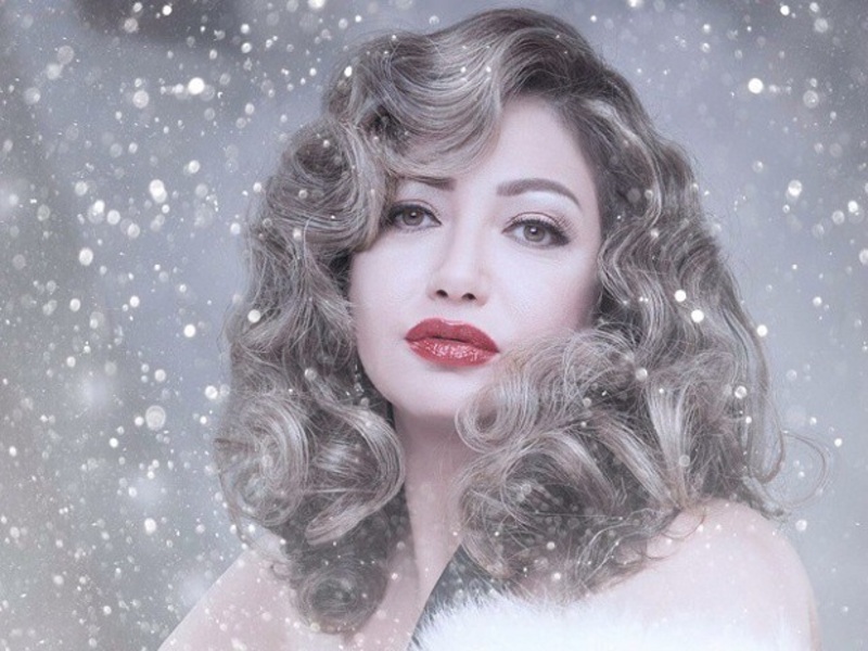 صور ليلى علوي ترفع شعار أنا مهما كبرت صغير